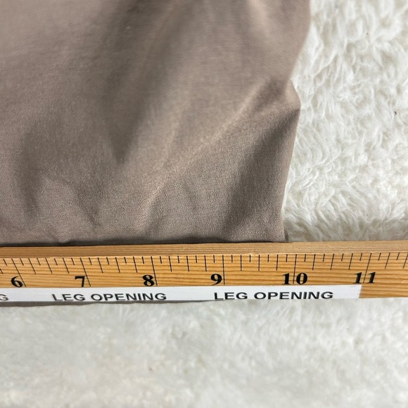 Duluth Trading Cargo Pants Mens 44x30 Beige Flex Dry On The Fly Performance - Picture 7 of 16